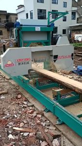 Xinyang Machinery woodworking machinery and fully automatic horizontal band saw have a horizontally placed workbench and a horizontally moving saw blade which can perform precise and efficient cutting operations.