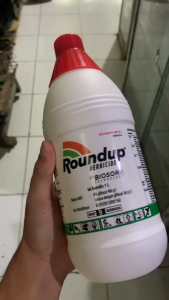 Pembasmi Rumput Liar / Obat Rumput Liar Sampai Akar RoundUp 1 Liter 250Ml