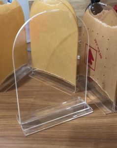 Kệ Menu Mica Để Bàn Dạng Cổng Vòm