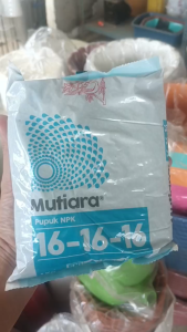 Pupuk NPK Mutiara 16-16-16