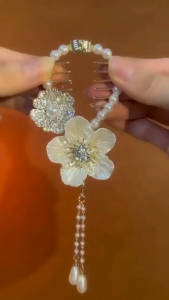 Tassel Ponytail Hairpin Butterfly 🎀 流苏马尾扣发夹 Klip Rambut Gaya Rose Mutiara Elegan Hiasan Rambut Wanita Pearl Rose Metal Grabber