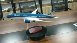 1/130 Aircraft Toy Models B787 Vietnam Airlines 47cm Model Planes Boy Toys With Light Wheeled Landing Gear For Collected Gift