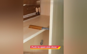 2 ชิ้น กดกระเด้ง กดกระเด้งเดี่ยวยาว เงิน กลอนกดกระเด้ง ขาเดี่ยวหัวแม่เหล็ก ไม่ต้องใส่มือจับ กดกระเด้งบานตู้ บานกด