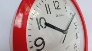 Jam Dinding Kecil Meja Kamar Kantor Polos Warna Red Green Yellow Blue Diameter 20cm Mesin Asli Ontime 1919 P5