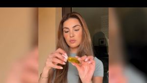 Gisou Honey Infused Hydrating Lip Oil 8ml Coconut Frost/ Watermelon Sugar/Honey Gold/Mango Passion Punch