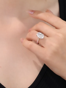 Queensun 18k Gold Lab Diamond Oval Cut Hidden Halo Engagement Ring 3Ct| Ruby Accent Ring | Engagement Ring | Bridal Ring | Two-Tone Gold Ring | Colorful Gemstone Ring、Minimalist Luxury Ring 18K 金培育钻石椭圆钻渐变红宝钻戒 隐形光环 + 红宝碎钻戒臂 轻奢撞色设计 婚礼 / 订婚百搭高级感饰品 小众精致浪漫风珠宝配