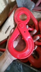 Twin Industrial European Eye Shaped Self Locking Safety Hook 2-3.2 Tons G80 Automatic Locking Hook Eye Hook