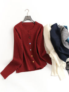 พรางหุ่น เอฟเฟกต์คอกลมแขนยาว เสื้อสเวตเตอร์ถัก ปุ่มหัวใจบิดย้อนยุค ผู้หญิง คาร์ดิเกน สไตล์การเดินทางสีบริสุทธิ์ G589