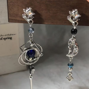 Wo Tion | Vintage Court Style Asymmetric Moon Tassel Dangle Earrings
