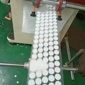 พร้อมส่ง ตีนตุ๊กแกวงกลม สีดำ มีกาวในตัว ทรงกลม ขนาด1 1.5 2 และ 2.5 cm สีขาว อุปกรณ์diy