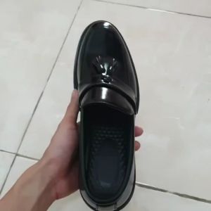 จากไทย จัดส่งฟรี้ ฤดูร้อนผู้ชายรองเท้าหนังสบาย ๆ รองเท้าผู้ชาย  ฤดูใบไม้ร่วงเกาหลีร้อยรองเท้า