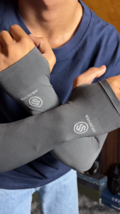 SOLOEVER SOLOEVER UV Arm Sleeves Sun Protection Cooling Sleeves  ​UPF50+ & Ice Silk​  ​Breathable & Fingerless​ For ​Men/Women​  ​Cycling & Outdoor Sports​ 1 Pair