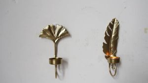 Nordic Style Candlestick Holder Decoration Pendant Golden Leaf Candlestick Exquisite Metal Candlestick Candle Wall Sconce Leaf Shape Candle Holder Candlesticks Holder with Hanger on The Back Golden Color for Living Room