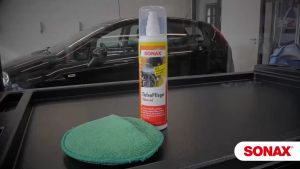 Chai xịt làm sạch và bảo dưỡng nhựa gỗ nội thất xe Sonax 380041 300ml - Tốc độ 247 chống rạn nứt bạc màu chống tia UV dùng trên nhiều chất liệu