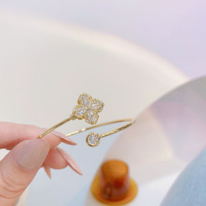 Yukis Four Leaf Clover Rotatable Bracelets Luxury Tiny Exquisite Women Bracelets Romantic Lady Charm Accessories Fine Jewelry