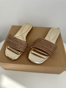 Dép Quai Hậu Đính Đá Đế Bằng Chống Trượt Cho Nữ Mùa Hè 2025 Dép Quai Hậu Hở Mũi Màu Vàng Nhẹ Thoải Mái Cho Trẻ Em