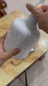 【ซื้อ1แถม1】หลอดไฟโซล่าเซล 40000W ไฟโซล่าเซลล์ Solar light 0ค่าไฟฟ้า ไลท์แสงสีขาว กันน้ำและกันฝุ่นละออง ควบคุมด้วยรีโมท สำหรับแขวนใช้งานแสงสว่าง หยิบจับใช้งานง่าย พกพาสะดวก