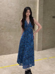 French Vintage Unique Beautiful V-neck Floral Print Halter Dress Fashionable Waist-cinched Long Summer Dress for Women