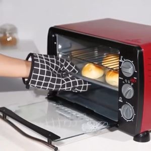Heat Proof Oven Gloves & Thickened Microwave Gloves: Essential Kitchen Tools