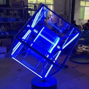Đèn Sân Vườn Hình Khối Rubik Không Gian Ánh Sáng Đổi Màu Ấn Tượng