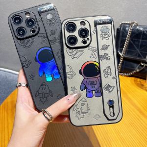 Crashstar Dễ Thương Phim Hoạt Hình Phi Hành Gia Da Cứng Chống Sốc vỏ điện thoại Với Dây Đeo Cổ Tay chân đế iPhone 15 Pro Max Cộng Với 14 13 12 11 Pro Max Thời Trang Ốp điện thoại Đen Điện Thoại Bìa Với Ống Kính bọc hoàn toàn Máy Ảnh Bảo Vệ