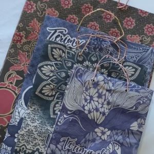 Tas Kertas Batik Paper Bag Kado Tali Kertas Uk 16x5x21 Langsung Kirim Isi 10 PCS