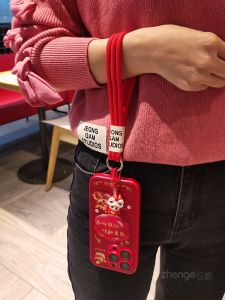 สร้อยข้อมือผูกโทรศัพท์แบบสามส่วน สร้อยคอป้องกันการตกหล่น สร้อยคอลายมังกร สไตล์ชาติพันธุ์ ของตกแต่งโทรศัพท์มือถือ