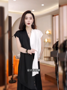 Womens summer new V-neck slimming fashion loose and simple casual patchwork temperament T-shirt