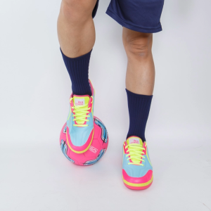 รองเท้าฟุตซอล GIGA (FG425) สีสันโดดเด่น แถมฟรี! ถุงเท้ากันลื่นสีขาว Socksy 1คู่ งานไทยใส่คุ้ม