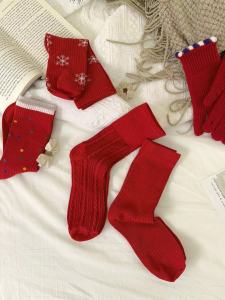 ถุงเท้ายาวงานแต่งงานคริสต์มาสสีแดง ผู้หญิง บ้านสบาย ระบายอากาศได้ดี ฟังก์ชั่นขารูปทรงสวยงามระงับกลิ่นกายป้องกันโรคราน้ําค้าง