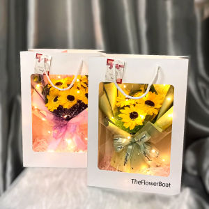 TheFlowerBoat🌻Hoa hướng dương tốt nghiệp 3 bông 5 bông kèm đèn LED hoa sáp tặng mẹ quà tặng sinh nhật Hỏa tốc 2h HCM Túi quà tặng mẹ