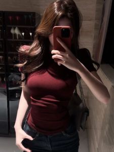 Áo Thun Tay Ngắn Cổ Tròn Màu Đỏ Cổ Điển Mỹ Cho Nữ Đầu Xuân Ôm Vừa Vặn Gợi Cảm Ngắn Áo Lót Cơ Bản