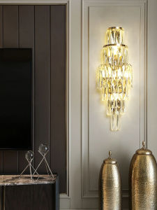 โคมไฟติดผนังคริสตัลหรูหราสำหรับห้องนอน โคมไฟตกแต่งโซฟา โคมไฟติดผนังสไตล์โมเดิร์นหรูหราสำหรับห้องนั่งเล่นและห้องนอน