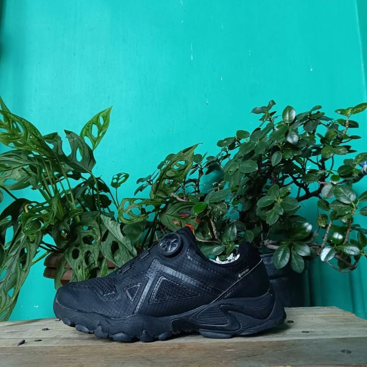 sepatu gunung hiking treking outdoor boa system treksta size 43 second