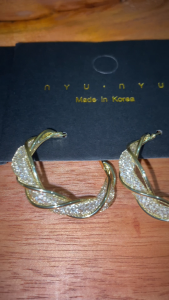 Anting Hoop Anyaman Elegan Berkilau – Twist Radiance Mesh Earrings A382