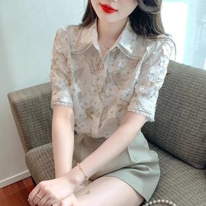 WANGGONGZHU | เสื้อเชิ้ตผ้าชีฟองแขนสั้นผู้หญิงฤดูร้อนปักลายดีไซน์ใหม่ 2025 เสื้อเชิ้ตทรงสลิมฟิตที่หรูหรา เสื้อเชิ้ตคอโปโลแบบสวมสบาย