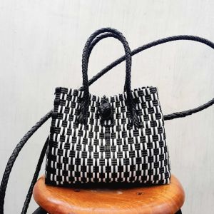 TAS ANYAMAN JALI MINI AUDRY HITAM PUTIH TAS WANITA