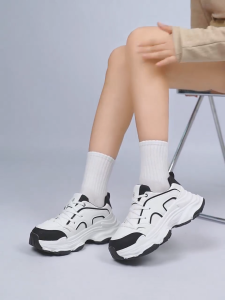 ผลิตภัณฑ์ใหม่ รองเท้าผ้าใบแฟชั่นผู้หญิง รองเท้าสีขาวมินิมอล ส้น5ซม. สไตล์แคชชวล กีฬากลางแจ้งใหม่ไซส์ 36-40 insแฟชั่นแมทช์ลุคง่าย