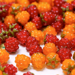 5pcs Handmade Glass Raspberry Beads Vibrant Red with Green Leaf Accents for DIY Necklaces Bracelets Jewelry Making Supplies