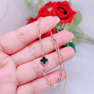 Gelang Tangan Rantai Titanium Simpel Elegan Aksesoris Berlapis Emas