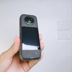 Lindungi Layar Kamera Insta360 X3 dengan Protector Layar Tempered Glass