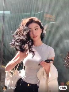 Áo thun nữ hot nhất 2023