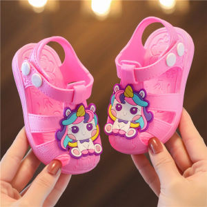 รองเท้าแตะพลาสติกกันลื่นสำหรับเด็ก รองเท้าเดินแบบพื้นนุ่มสำหรับเด็กชายและเด็กหญิง รองเท้าฤดูร้อนสำหรับเด็กวัย 0-3 ปี รองเท้าเด็กแบบสวมหัว