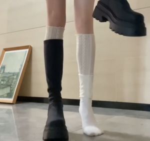 ถุงเท้าลูกไม้สีขาวสำหรับผู้หญิงชุดขากลางท่อถุงเท้าซ้อนพร้อมบูทยาวถุงเท้าน่องสำหรับฤดูใบไม้ร่วงฤดูใบไม้ผลิ