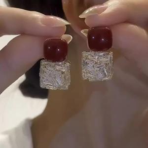Red Silver Needle Diamond Stud Earrings Square Simple Design Fashionable Jewelry Elegant Chic Womens Earring Pair New Arrival