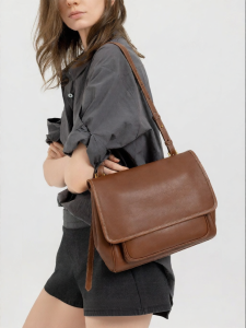 VANESSA HOGAN | Vegetable Tanned Leather Luxury Casual Messenger Bag