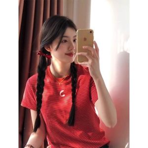 เสื้อยืดคอกลมแขนสั้นลายทางสีแดงผ้าฝ้ายแท้ ทรงเข้ารูป สไตล์เกาหลี แฟชั่นฤดูร้อน เสื้อผ้าทำงานสำหรับผู้หญิง เสื้อผ้าทำงานสไตล์เกาหลี