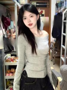 เสื้อสเวตเตอร์ถักคอวีแขนยาวสีเทาสำหรับผู้หญิงในช่วงต้นฤดูใบไม้ร่วง ทรงสลิมฟิต เสื้อเชิ้ตผู้หญิงสไตล์เกาหลีที่สวมใส่สบาย