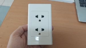 Ổ cắm điện đôi 3 chấu Sino Vanlock S18UE2
