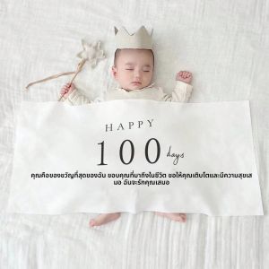 ฉากหลังการถ่ายภาพฉลอง 100 วันสีขาวบริสุทธิ์เรียบง่ายแบนเนอร์ "สุขสันต์ 100 วัน" สําหรับงานแต่งงาน วันเกิด วันครบรอบ